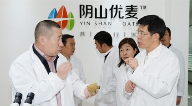 內蒙古自治區(qū)政府副主席黃志強考察、調研我公司